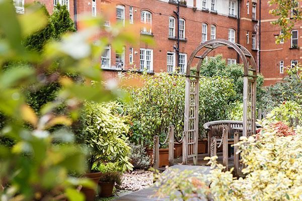 Studio Apartment, Cartwright Gardens, London WC 1H - Photo 1