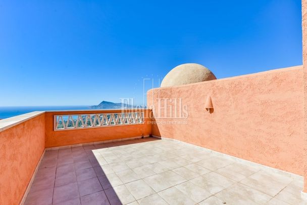 Se alquila gran villa con vistas panorámicas en Altea, Alicante - Photo 1