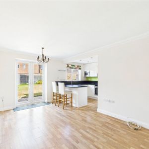 Roby Drive, Bracknell Roby Drive, Bracknell - Photo 2