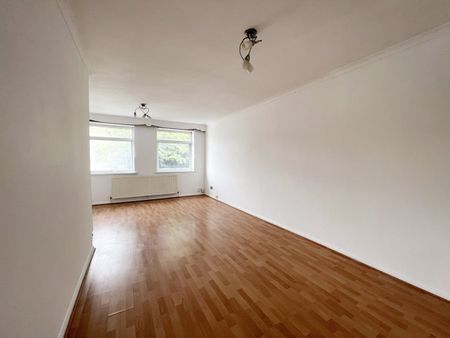 2 Bed Flat, Netley Road, IG2 - Photo 5