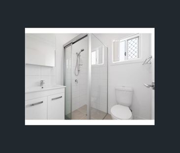 Modern Furnished Studio Living – All Bills Included! - Photo 4