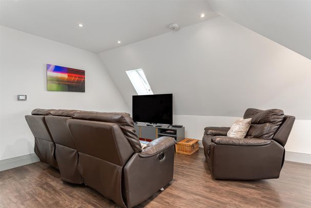 To Let 1 Bed Apartment - Photo 1