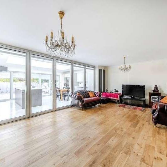 Springfield Avenue, Hampton, TW12 - Photo 1