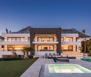 Luxury Villa for rent in The Golden Mile, Spain - Photo 1