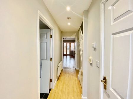 3 bedroom House To Let - Photo 4