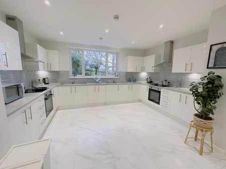 Hawkwood Mount - Photo 2