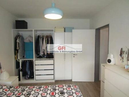 Komplett renovierte 4-Zimmer-Wohnung mit zwei Balkonen im modernisierten Objekt - Foto 4