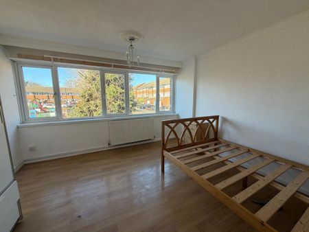 5 bedroom semi-detached house to rent - Photo 3