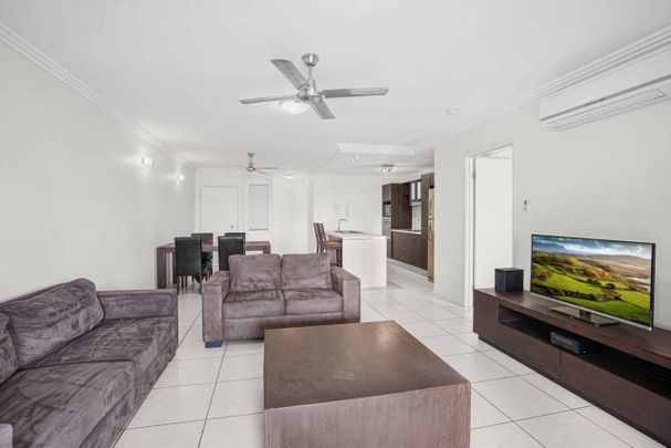 Modern top floor furnished unit close to town!! - Photo 1