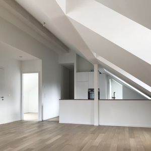 Attique de 4,5 pièces au coeur du vieux-Carouge - Foto 2