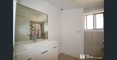 RECENTLY RENOVATED COTTAGE - Photo 5