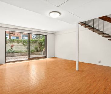 Two-Level Townhouse In Convenient Leafy Location - Photo 4