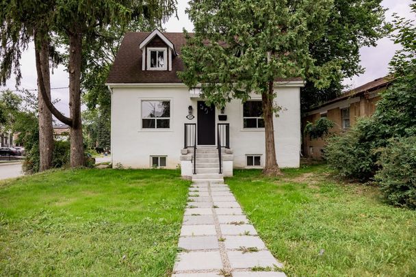 For Lease - 129 Major Mackenzie Drive, Richmond Hill, Ontario - Photo 1