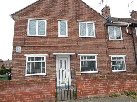 2 bed flat to rent in Devon Road, Hebburn, NE31 - Photo 2