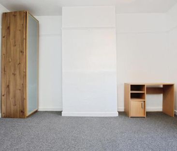 For the 2026/27 academic year! Recently redecorated four-bedroom te... - Photo 6