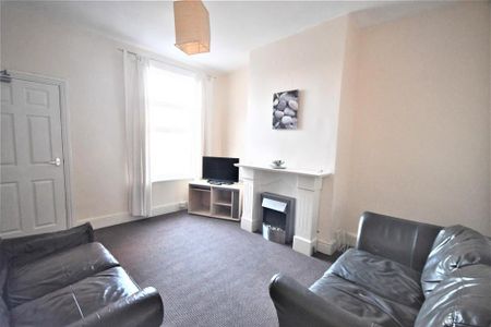 4 bedroom terraced house to rent - Photo 3