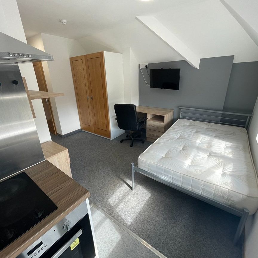 Studio Flat, Regent Road, LE1 - Photo 1