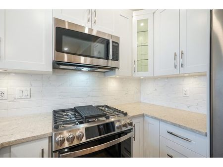 $2,200 / 1br – 557ft2 – Beautiful mountain view 1 Bed, 1 Bath unit in Surrey (A107) - Photo 2