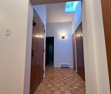 4 et demi à louer, Avenue du Parc, université McGill, métro Place-d... - Photo 2