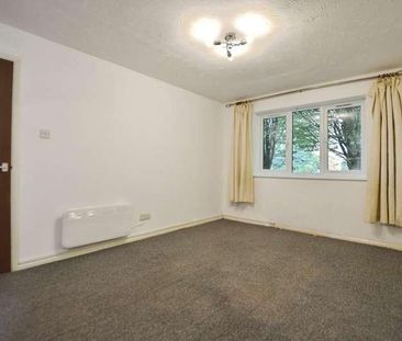 White Rose Lane, Woking, Surrey, GU22 - Photo 2