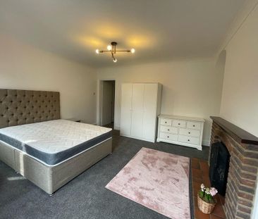 4 bedroom flat to rent - Photo 6