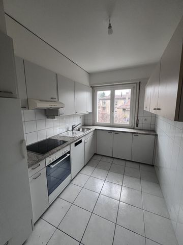 5-room apartment on the 2nd floor located in a quiet residential area of Lausanne - Photo 5