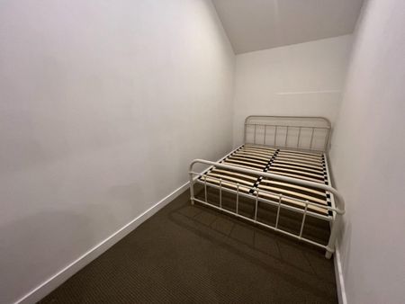 2 bedroom Flat To Let - Photo 2