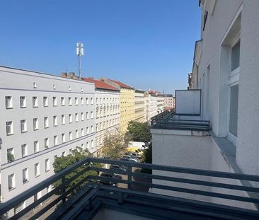 Modernisierte 2-Zimmer-Altbauwohnung mit 2 Balkonen I Einbauküche I... - Foto 6