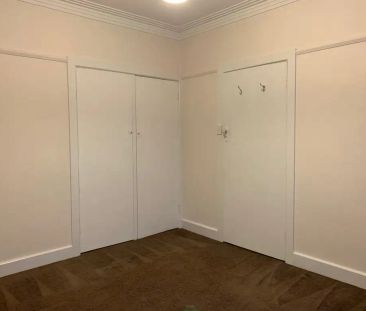 “Family home awaits!” - Photo 1