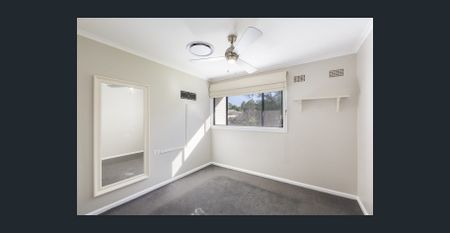 Glenbrook home, move in ready! - Photo 2