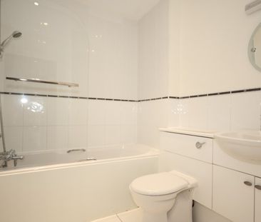 Henderson Avenue, Guildford - Photo 2