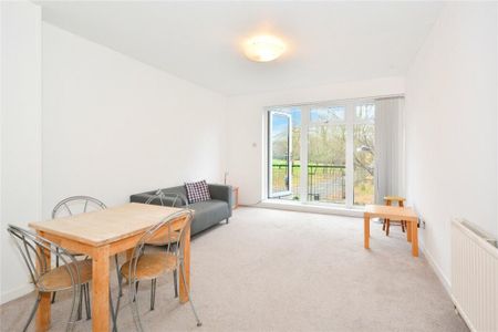 2 Bed End Terrace, Elephant Lane, SE16 - Photo 2