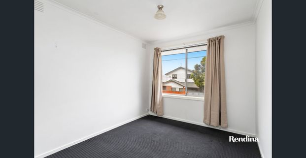NEAT ONE BEDROOM IN GREAT LOCATION! - Photo 1