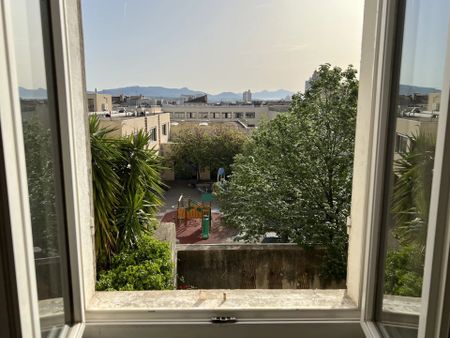 Appartement 3 pièces 53m2 MARSEILLE 6EME 980 euros - Photo 5