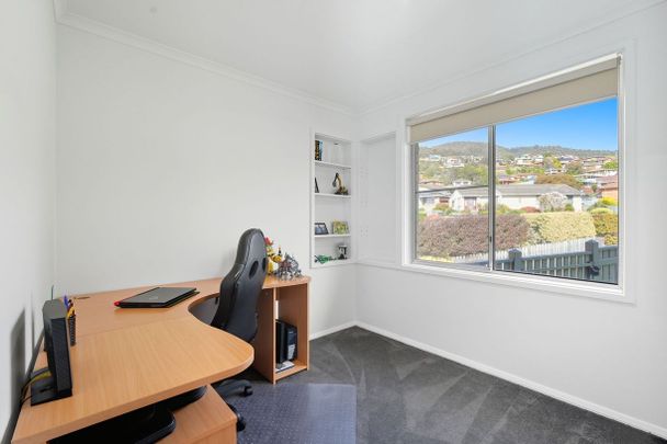 Well Presented Three Bedroom family Home - Photo 1