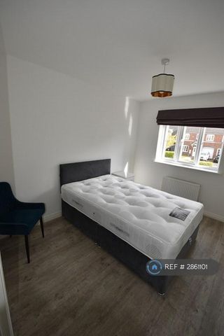 4 bedroom detached house to rent - Photo 4