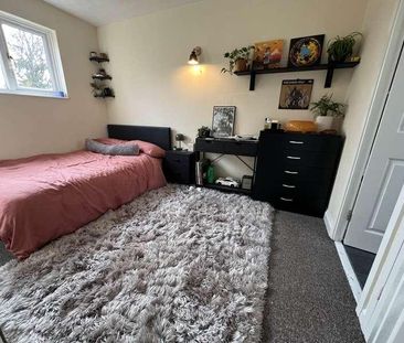 Buckleaze Close, Trowbridge, Wiltshire, BA14 - Photo 2