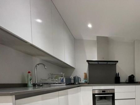 3 bedroom luxury Flat for rent in Nueva Andalucia, Spain - Photo 5