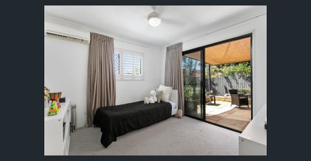 Spacious, Renovated 3-Bedroom Townhouse for Rent in Beautiful Bulimba. - Photo 2