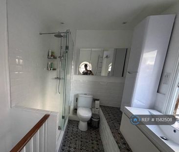 1 bedroom in a house share to rent - Photo 5
