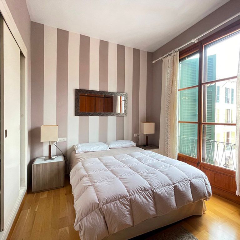 Amplio y luminoso piso amueblado en alquiler en Plaza Mayor, Palma, 3 dormitorios, balcón - Photo 1