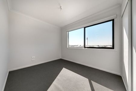 6/1 Village Way Pakenham VIC - Photo 2