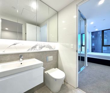 PARTLY FURNISHED SPACIOUS ONE BEDROOM APARTMENT LOCATED IN FOCUS - SOUTHBANK!!! - Photo 4