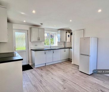2 bedroom end of terrace house to rent - Photo 5