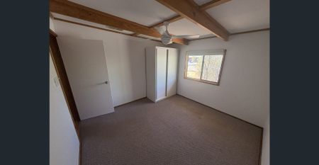 SPACIOUS FAMILY HOME - Photo 2