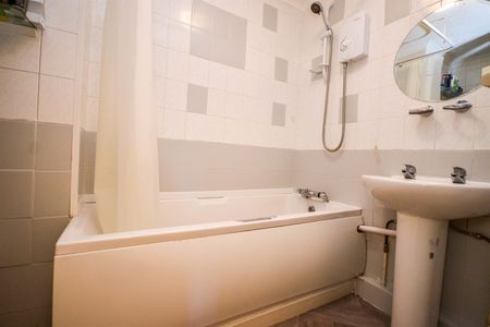 2 bed flat to rent in Rydal Road, Gosforth, NE3 - Photo 2