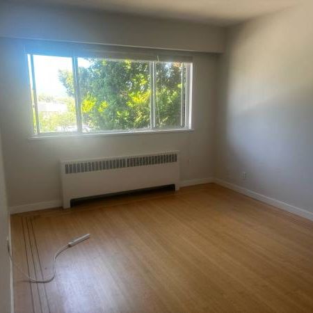 Chic 2 bed condo with park view, parking, near beach, 1 month free - Photo 1