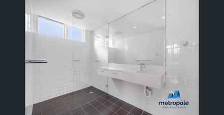 SECURE & STYLISH ONE-BEDROOM APARTMENT - Photo 5