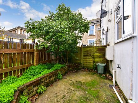 3 bedroom terraced house to rent - Photo 2