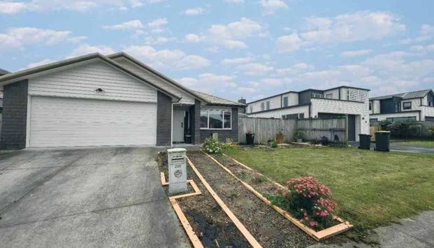 Family Home in Karaka Harbourside - Photo 1